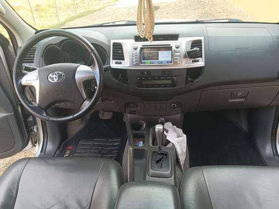 TOYOTA-HILUX-2.7 SRV 4X4 CD 16V FLEX 4P AUTOMÁTICO TOYOTA-HILUX-2012