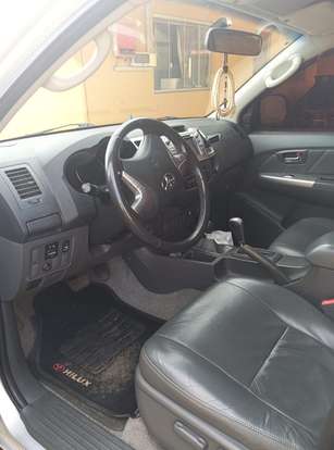 TOYOTA-HILUX-2012