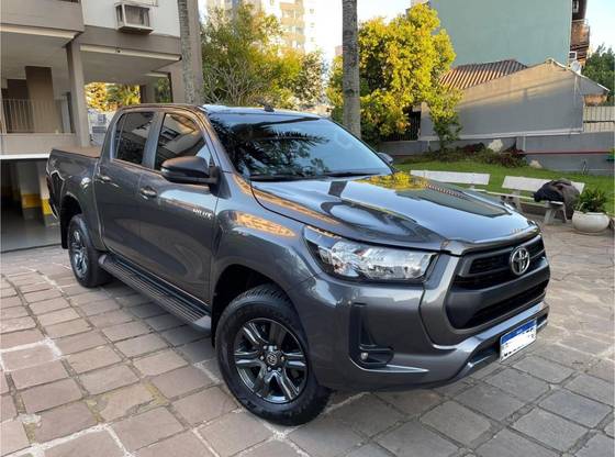 TOYOTA HILUX 2.8 D-4D TURBO DIESEL CD SR 4X4 AUTOMÁTICO