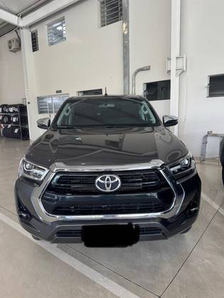 TOYOTA HILUX 2.8 D-4D TURBO DIESEL CD SRV 4X4 AUTOMÁTICO