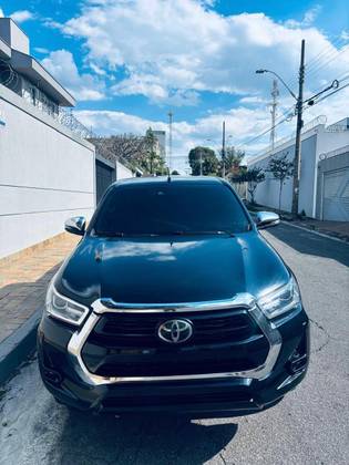 TOYOTA HILUX 2.8 D-4D TURBO DIESEL CD SRX 4X4 AUTOMÁTICO