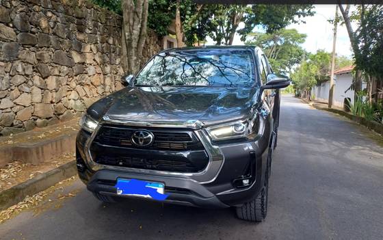 TOYOTA HILUX 2.8 D-4D TURBO DIESEL CD SRX 4X4 AUTOMÁTICO