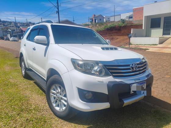 TOYOTA HILUX SW4 3.0 SRV 4X4 7 LUGARES 16V TURBO INTERCOOLER DIESEL 4P AUTOMÁTICO