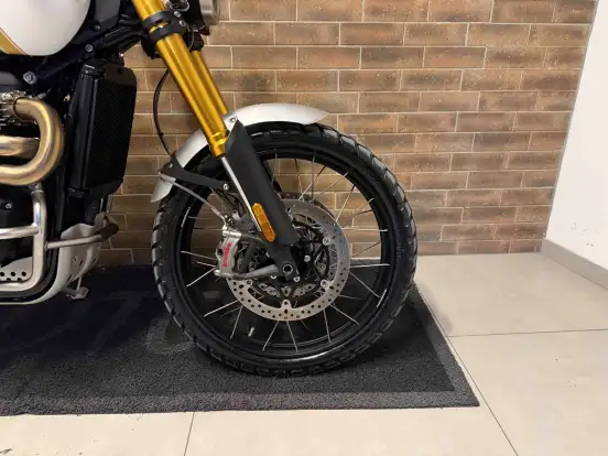 TRIUMPH-BONNEVILLE SCRAMBLER 1200 XE-2026