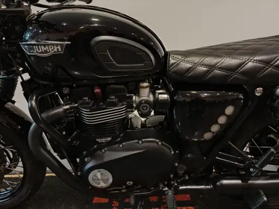 TRIUMPH-BONNEVILLE T120 BLACK 1200 TRIUMPH-BONNEVILLE T120 BLACK 1200-2017