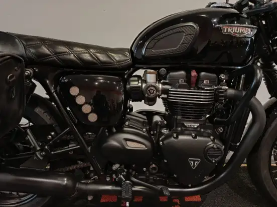 TRIUMPH-BONNEVILLE T120 BLACK 1200 TRIUMPH-BONNEVILLE T120 BLACK 1200-2017