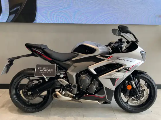 TRIUMPH DAYTONA 660 