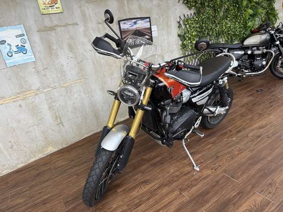 TRIUMPH-BONNEVILLE SCRAMBLER 1200 XE-2024