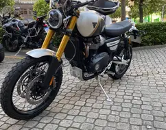 TRIUMPH BONNEVILLE SCRAMBLER 1200 XE TRIUMPH BONNEVILLE SCRAMBLER 1200 XE