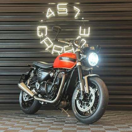 TRIUMPH SPEED TWIN 