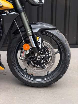 TRIUMPH-STREET TRIPLE RS ABS-2024