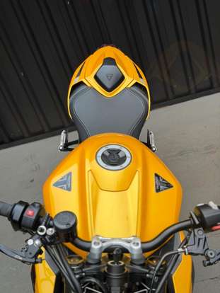 TRIUMPH-STREET TRIPLE RS ABS-2024