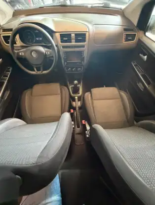 VOLKSWAGEN-FOX-2021