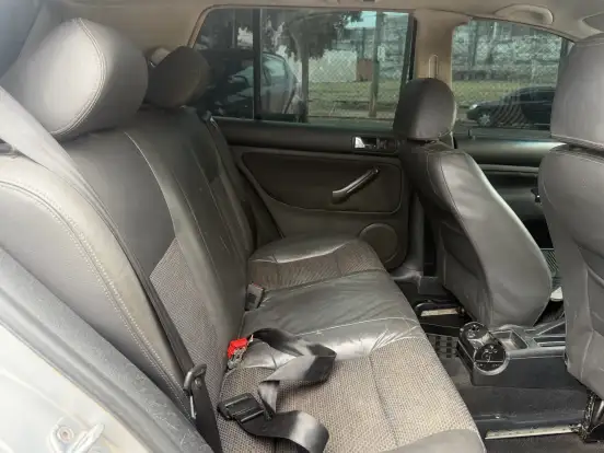 VOLKSWAGEN-GOLF-2001
