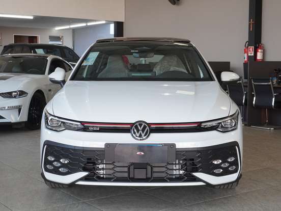 VOLKSWAGEN-GOLF-2026