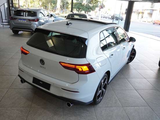 VOLKSWAGEN-GOLF-2026