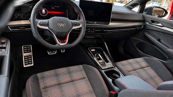 VOLKSWAGEN-GOLF-2026