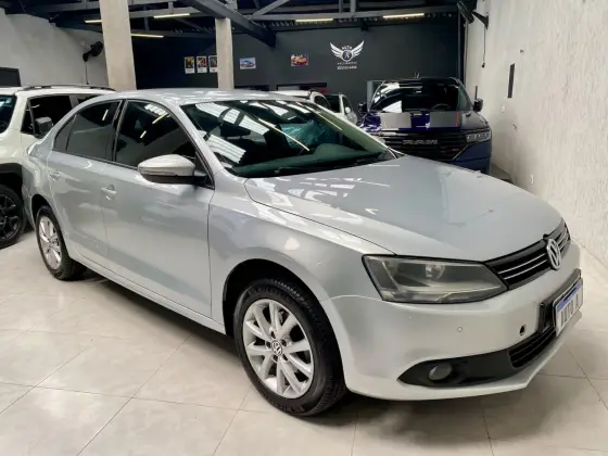 VOLKSWAGEN JETTA 2.0 COMFORTLINE FLEX 4P TIPTRONIC
