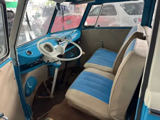 VOLKSWAGEN-KOMBI-1975