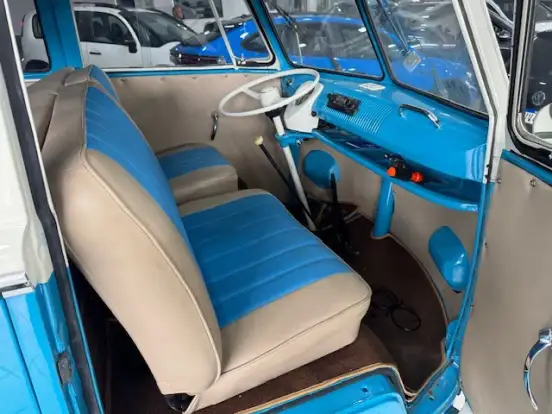 VOLKSWAGEN-KOMBI-1975