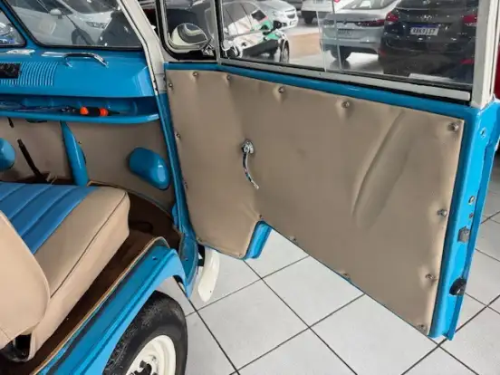 VOLKSWAGEN-KOMBI-1975