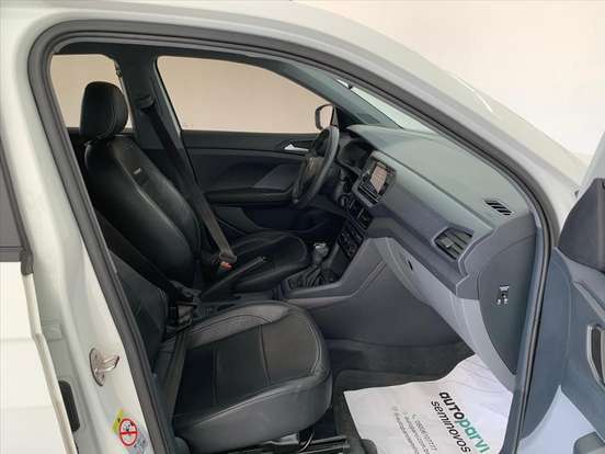 VOLKSWAGEN-T-CROSS-2024