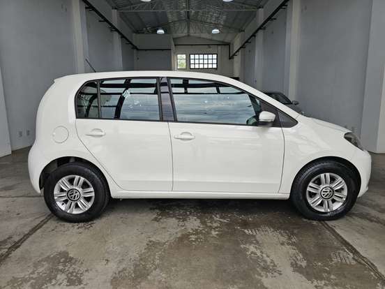 VOLKSWAGEN-UP-2015