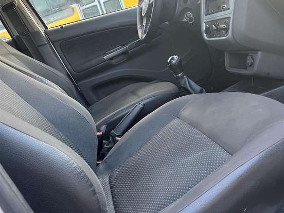 VOLKSWAGEN-GOL-1.6 MI TRENDLINE 8V FLEX 4P MANUAL VOLKSWAGEN-GOL-2015