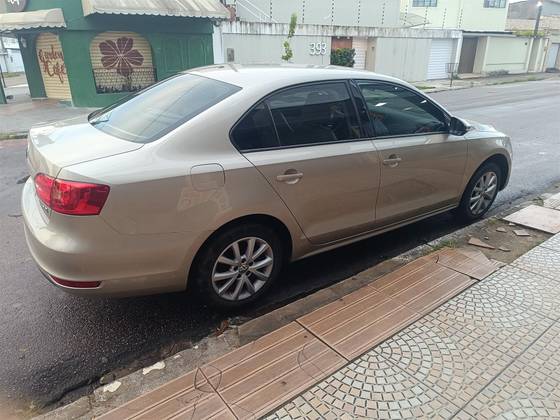 VOLKSWAGEN JETTA 2.0 COMFORTLINE FLEX 4P TIPTRONIC