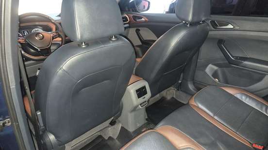 VOLKSWAGEN-T-CROSS-2019