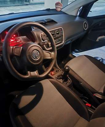 VOLKSWAGEN-UP-2015