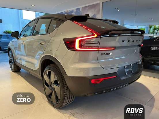 VOLVO-EC40-P8 RECHARGE TWIN ELECTRIC ULTRA BLACK EDITION AWD VOLVO-EC40-2026
