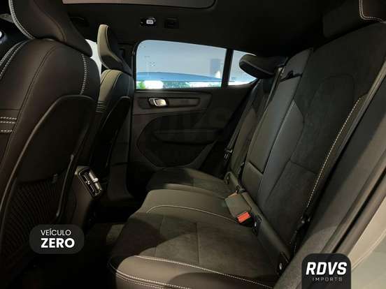 VOLVO-EC40-P8 RECHARGE TWIN ELECTRIC ULTRA BLACK EDITION AWD VOLVO-EC40-2026