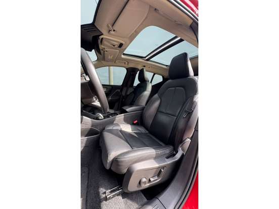 VOLVO-XC40-2021