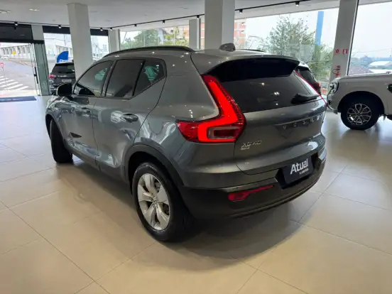 VOLVO-XC40-2019