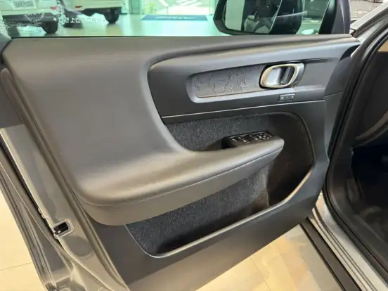 VOLVO-XC40-2.0 T4 GASOLINA GEARTRONIC VOLVO-XC40-2019