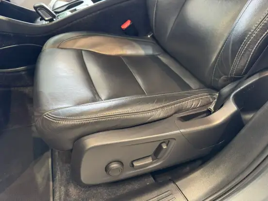 VOLVO-XC40-2019