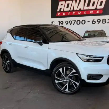 VOLVO-XC40-2018