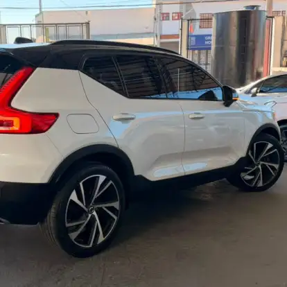 VOLVO-XC40-2018