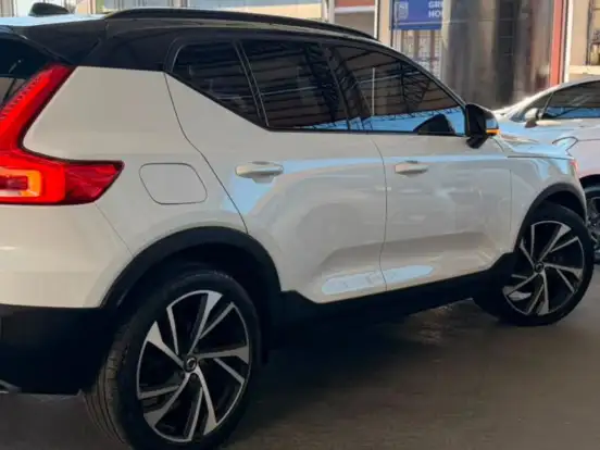VOLVO-XC40-2.0 T5 GASOLINA R-DESIGN AWD GEARTRONIC VOLVO-XC40-2018