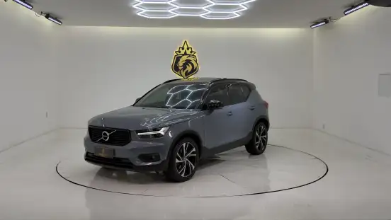 VOLVO-XC40-2019