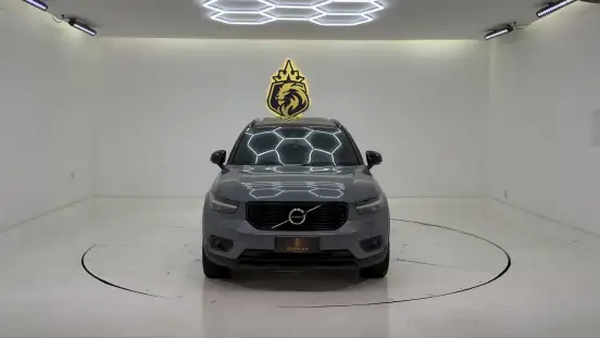 VOLVO-XC40-2019