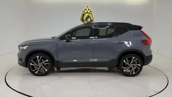 VOLVO-XC40-2019