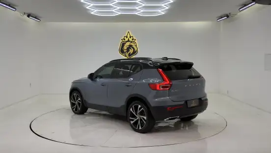 VOLVO-XC40-2019