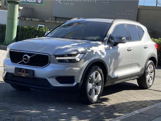 VOLVO-XC40-2019