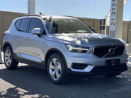 VOLVO-XC40-2019
