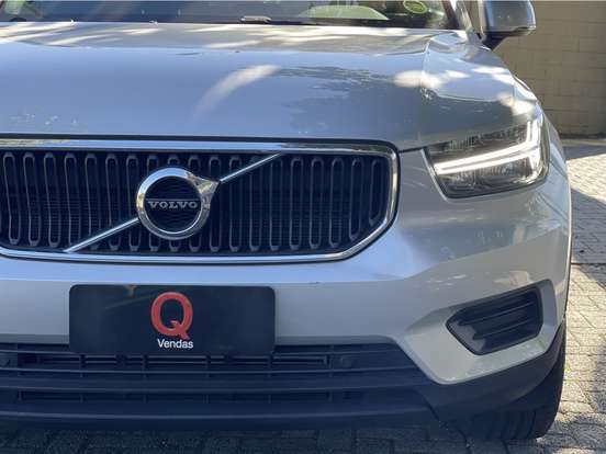 VOLVO-XC40-2019