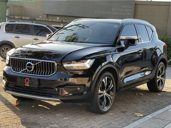 VOLVO-XC40-2020