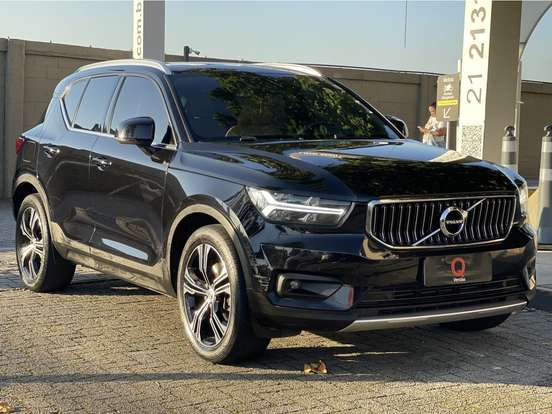 VOLVO-XC40-2020