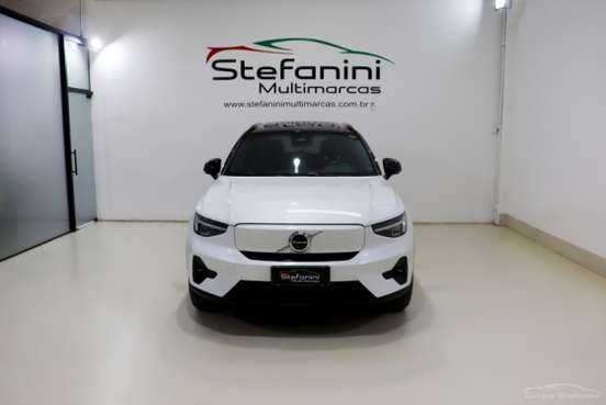 VOLVO-XC40-2023